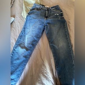 size 4 ZARA jeans in great condition never worn ! So cute for The fall!